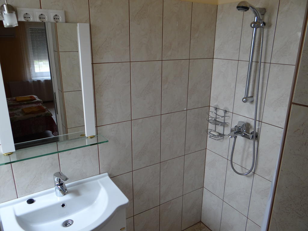 Marinica Apartman Hajduszoboszlo Room photo